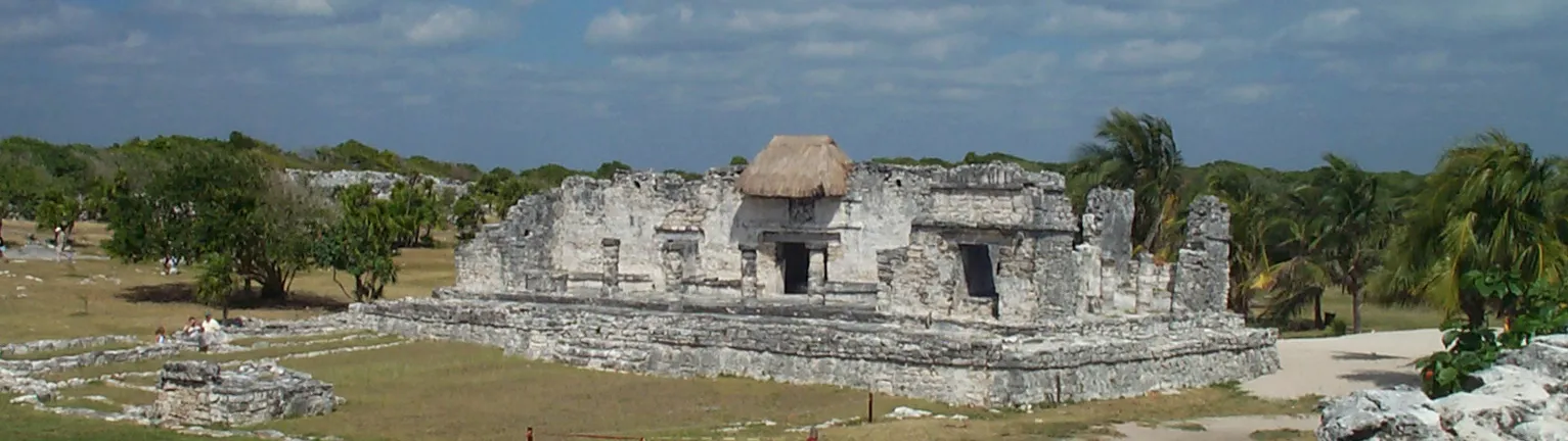 Zona arqueológica de Tulum frente al mar
